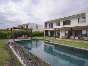 4 Bedroom Villa