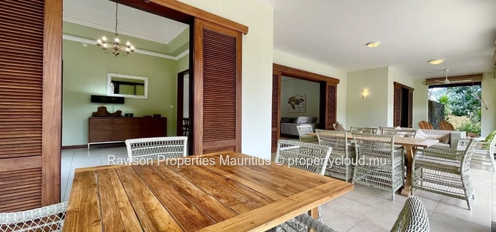 4 Bedroom Villa For Sale in Tamarin