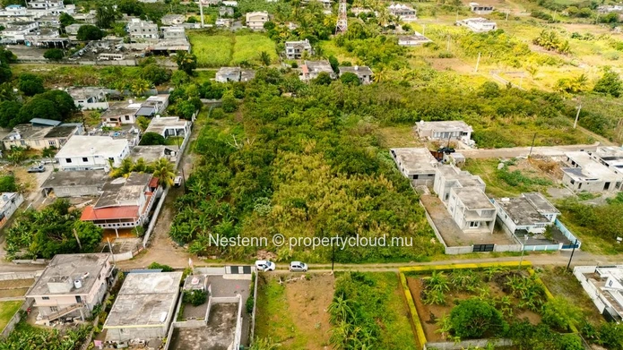 Spacious 4854 m² land just minutes from public beaches