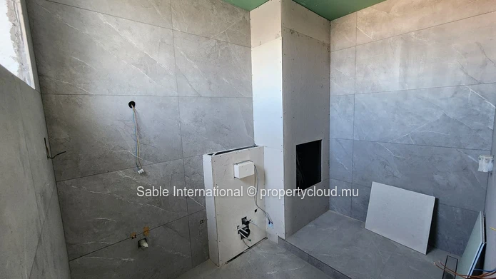 SeaView 3-Bedroom Apartment for Sale in Pereybere with rooftop shared Pool