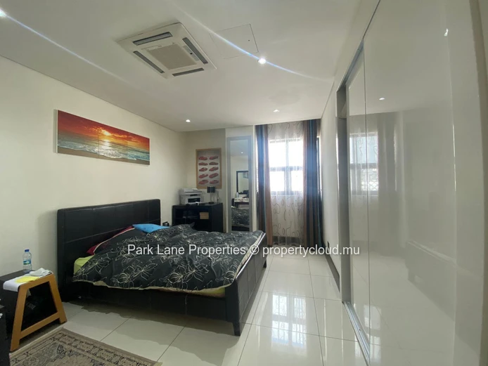 Furnished and equipped apartment in a prestigious complex in Grand Bay