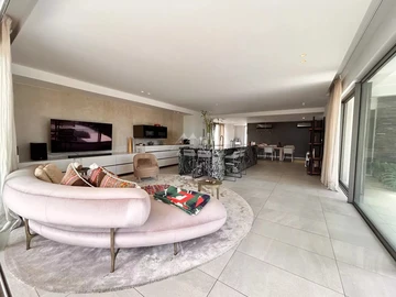 5 Bedroom Villa