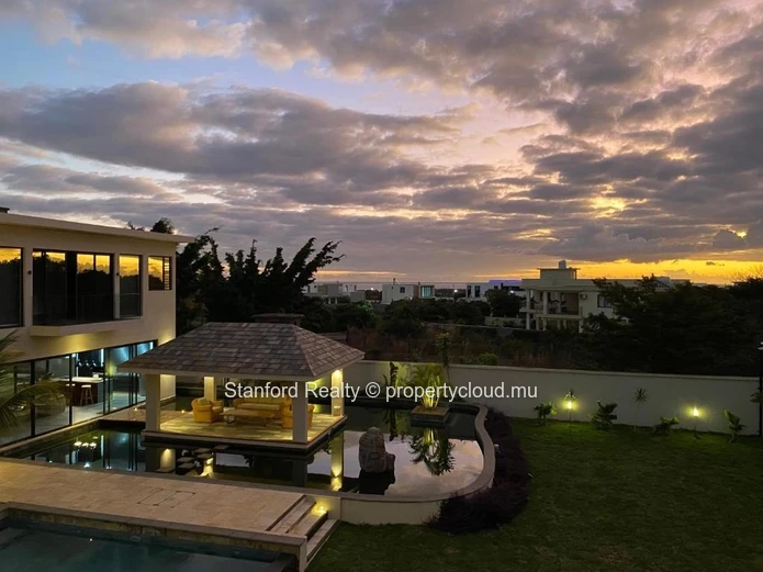 Modern & Spacious 4-Bedroom Villa for Rent - Flic-en-Flac, West