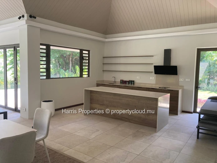 Villa À Vendre – Beau Champ, Au Cœur Du Golf
