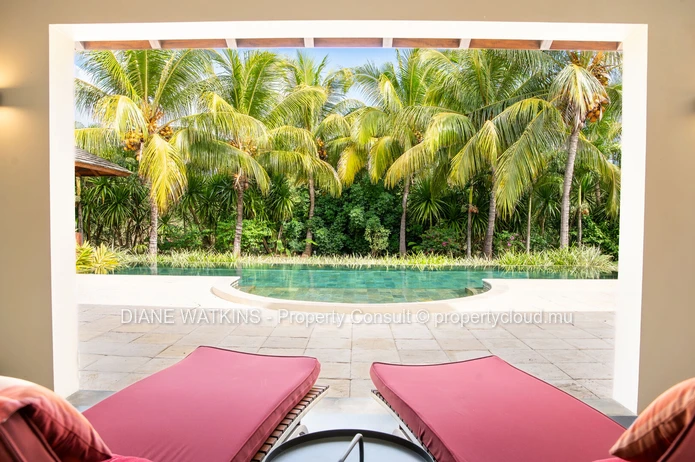 Élégante villa IRS de 4 chambres entourée de luxuriants jardins tropicaux à vendre à Rivière Noire