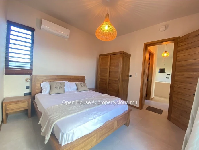 For rent - New fully furnished villa - 4 en-suite bedrooms - swimming pool - garage - near the sea - Trou aux Biches