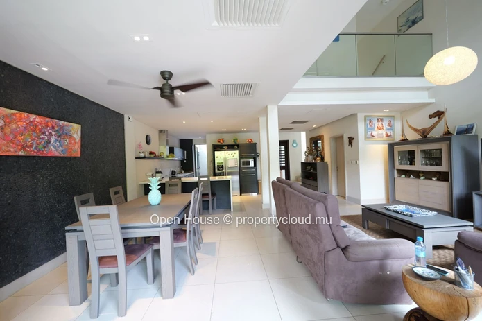 Duplex 3 chambres avec piscine privée à vendre à Rivière Noire
