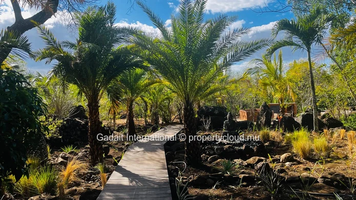 Villa de luxe rénovée à Tamarina – Près d'un hectare de jardin tropical et piscine privée