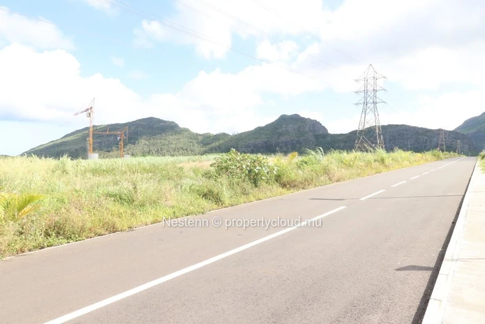 Exceptional residential plot with sea and mountain views. 
