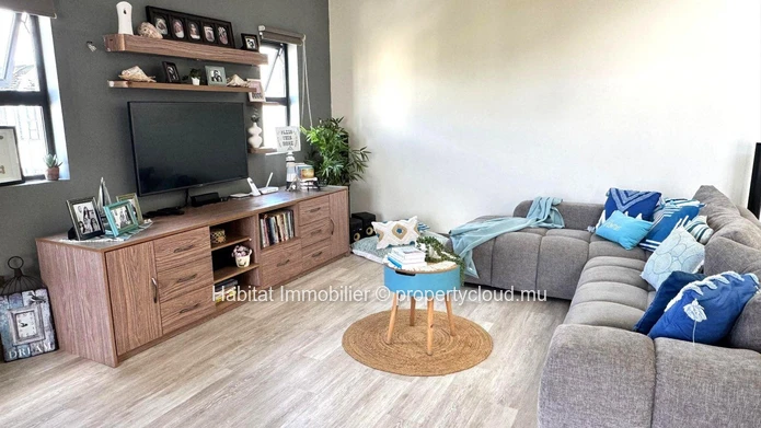 Découvrez un mode de vie élégant dans ce 183m² duplex penthouse entièrement meublé, alliant espace, praticité et empl...