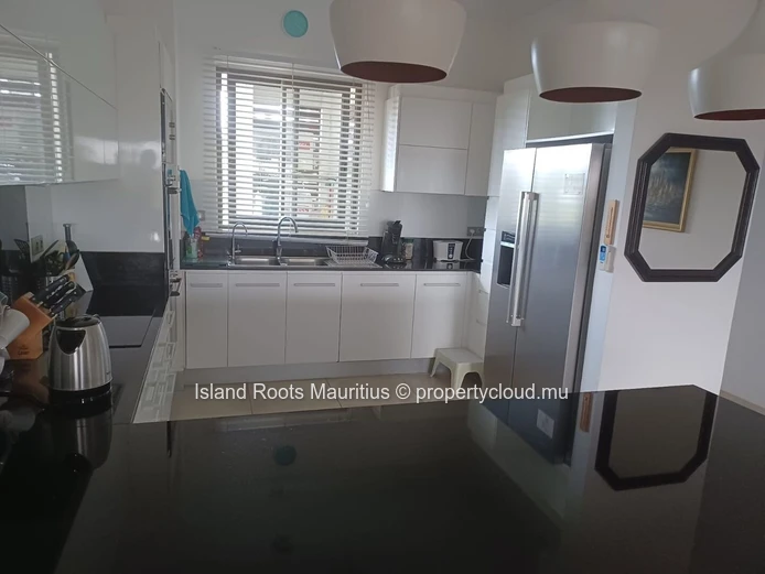 Apartment for Sale or Rent - 3 Bedrooms in Balaclava