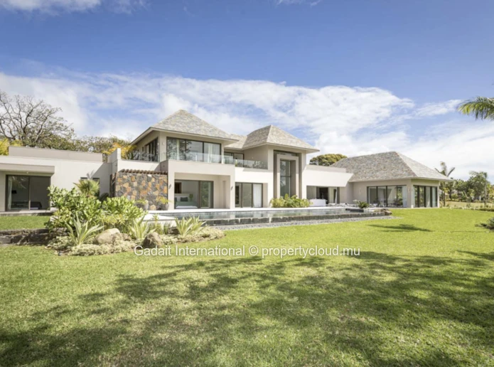 Architect-Designed 4-Suite Villa with Pool and Golf View in Anahita, Mauritius