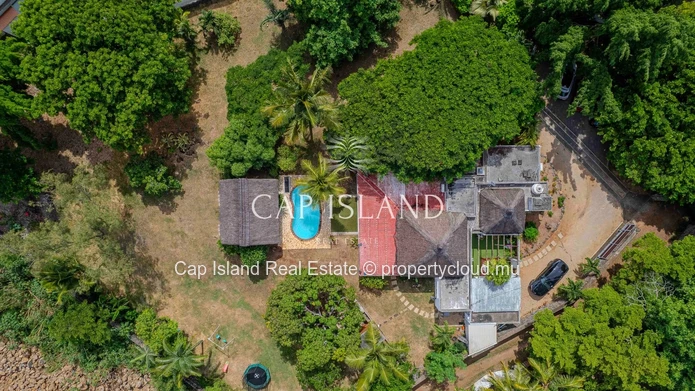 Maison coloniale sur un terrain de 3400m2 proche plage