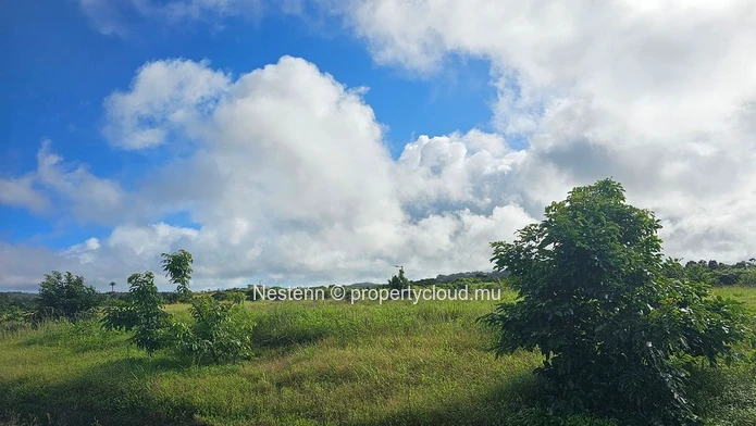  Live in a prestigious golf estate surrounded by nature