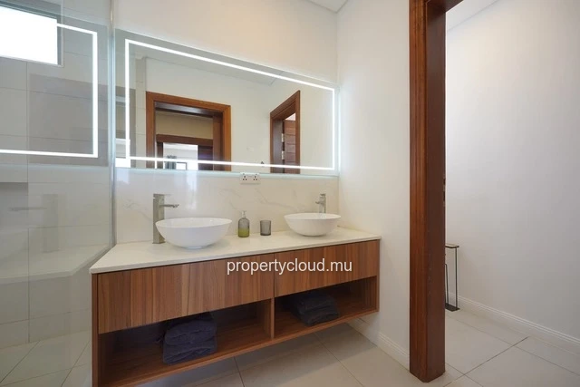 A vendre appartement de 3 chambres accessible aux étrangers à Pointe aux Cannoniers.