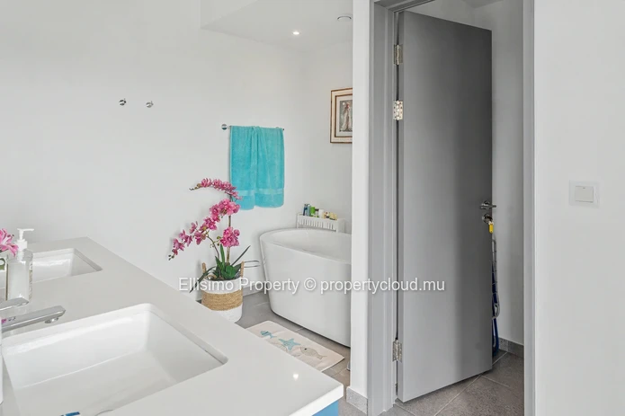Penthouse de standing avec vue mer et montagne – St Antoine Private Residences