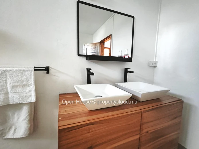 Appartement meublé à louer à Rivière Noire - Black River, 85m², 2 chambres, piscine commune, équipements de cuisine e...