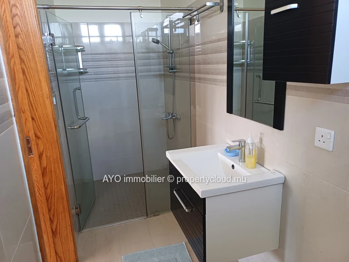 Appartement de 3 chambres avec piscine commune et jardin dans un endroit paisible