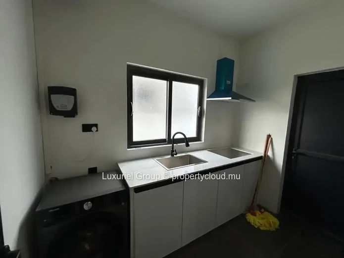 4-Bedroom Modern Villa – Grand Baie