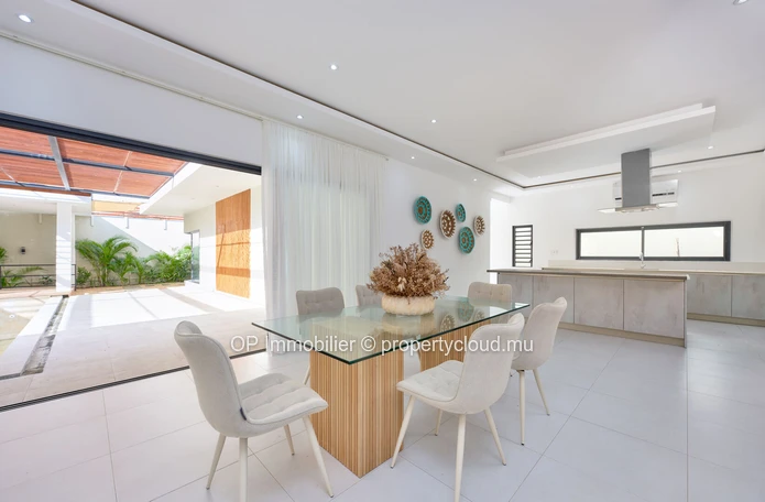 Maison 4 chambres avec piscine à vendre à Grand Baie
