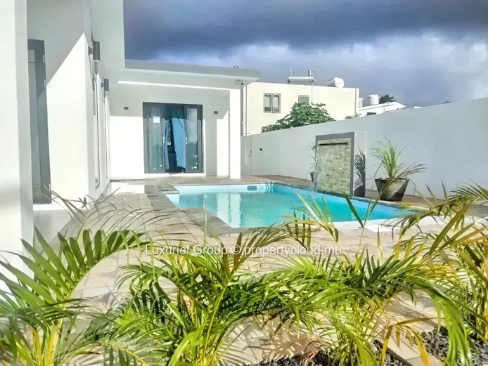 New Contemporary Villa With Swimming Pool