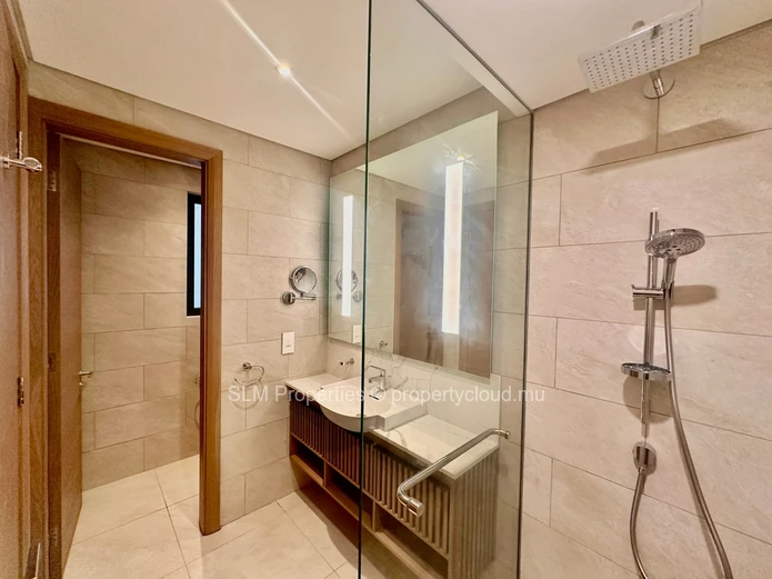 Brand new , luxurious 3 bedroom apartment in Mon Choisy