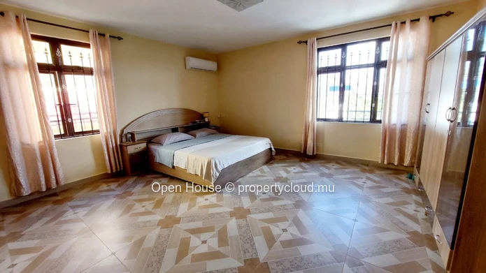 4-Bedroom Villa with Private Pool to Rent in Calodyne