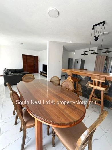 Villa familiale contemporaine de 4 chambres avec piscine privée - Mon Choisy