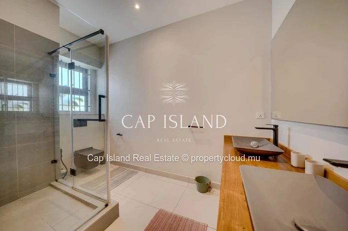 Appartement 3 chambres en première ligne pieds dans l’eau