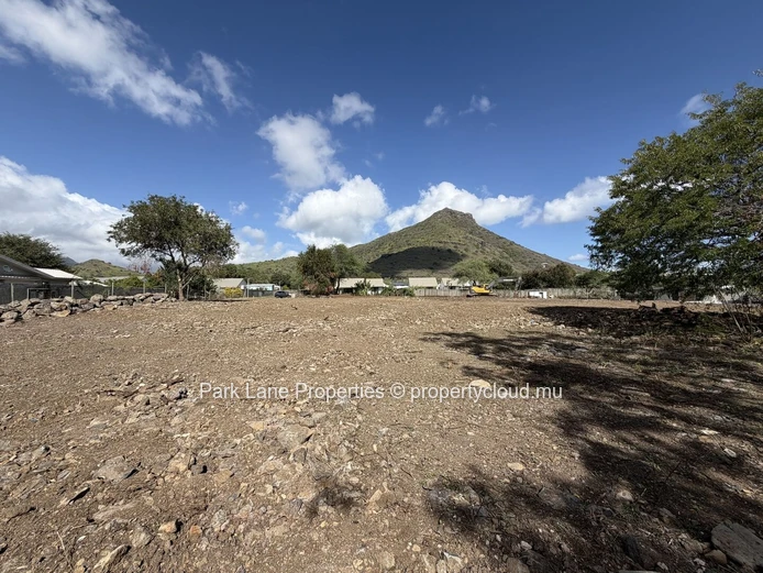 Plot near the river available according to your project 