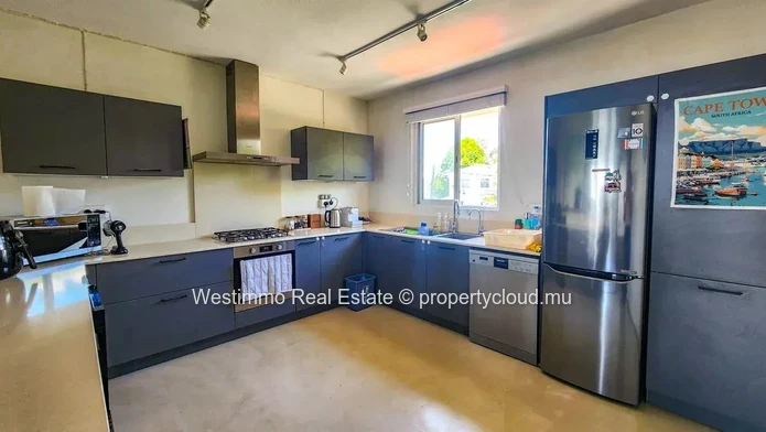 180 m² furnished apartment with panoramic view for rent in Floréal