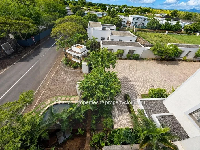 Luxury 3-bedroom en suite apartment with access to the facilities of a private estate