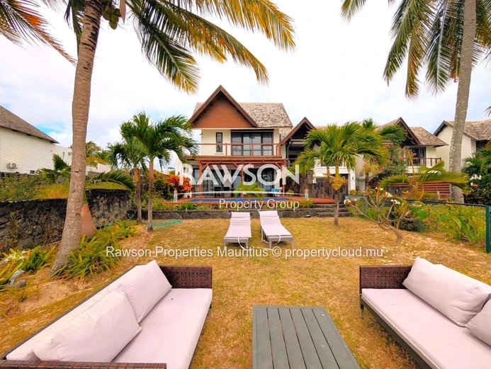 Beachfront Villa | 3 Bedrooms, Office | Pointe Aux Canonniers | €4,700