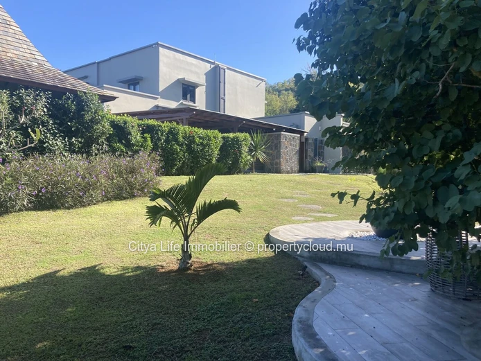Villa Contemporaine de Luxe à Vendre à Rivière Noire, Île Maurice