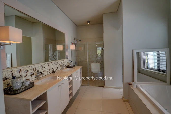 Furnished 4-bed duplex with river and mountain views, and close to the beach