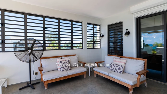 Pereybere – Exceptional penthouse with sea view and direct beach access