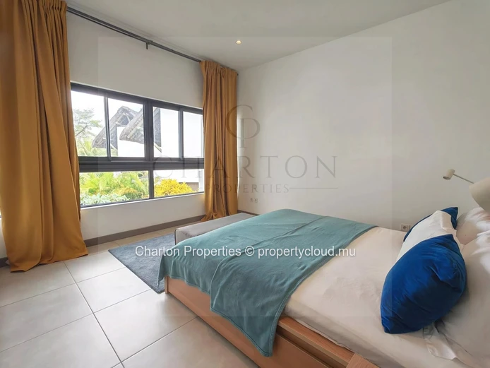 Duplex de 3 chambres avec piscine et jardin en bord de rivière à Rivière Noire