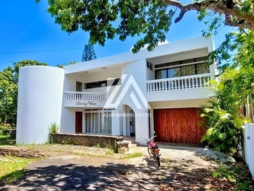 5-bedroom house with proximity to Balfour garden