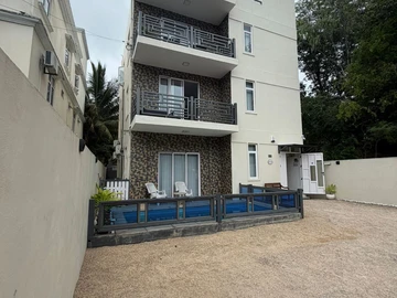6 Bedroom Apartment