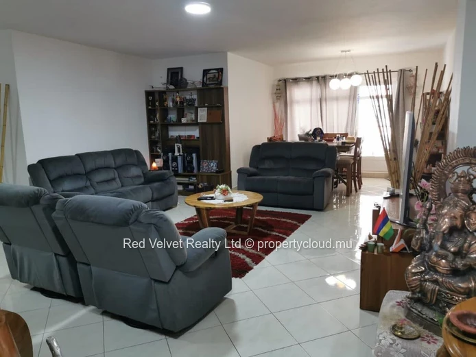 Spacieux appartement de 4 chambres à vendre à Sodnac, Quatre Bornes