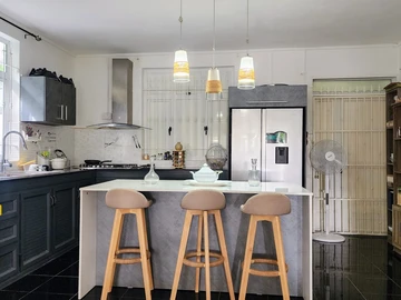 6 Bedroom Villa