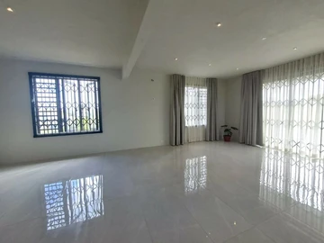 6 Bedroom House