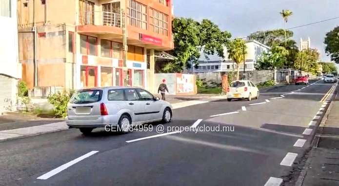 Terrain Exceptionnel à Vendre à Curepipe 