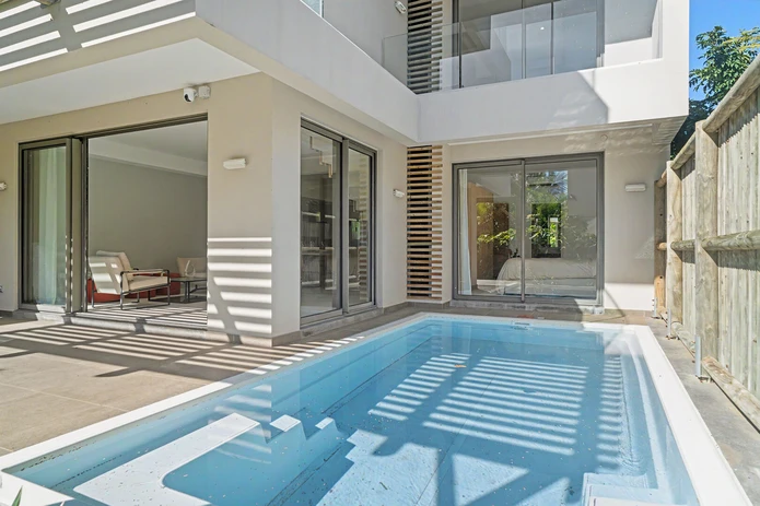 Contemporary Duplex Facing The Barachois