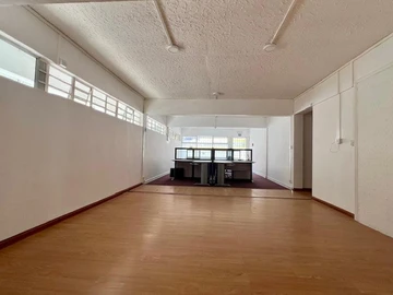 Spacious office space of 190 m² on the ground-floor office in central Quatre Bornes – Ideal for businesses