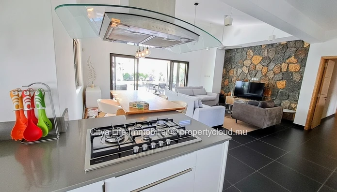 Maison meublée de 300m² avec piscine privée à louer à Grand Baie