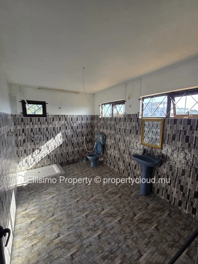 À vendre – Maison 4 chambres avec piscine, CCTV et alarme | Goodlands (Bypass)
