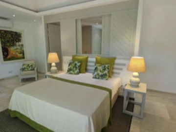 5 Bedroom Villa