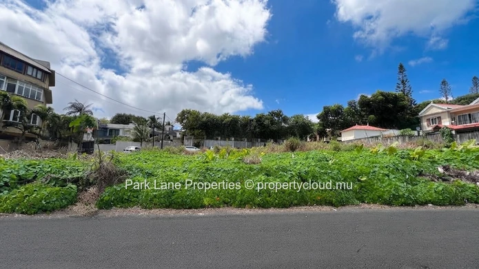 Prime  residential Plot of 1,046 m² – Ideal for your dream home