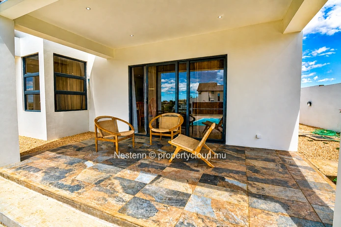 Villa moderne de 3 chambres sur deux niveaux, avec piscine privée et vue sur la mer